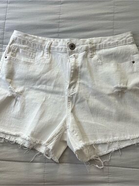 White Distressed Denim Jean Shorts - Casual Frayed Hem